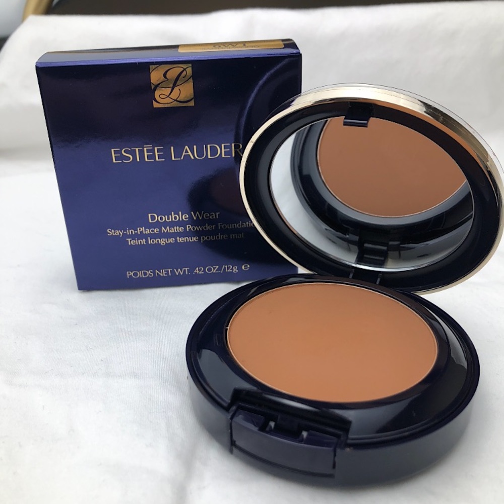 ✨Host Pick!✨ Double Wear Stay-In-Place Matte Powder Foundation